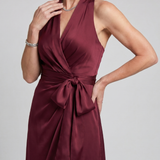 Amélie | Robe midi portefeuille à col halter et ourlet asymétrique