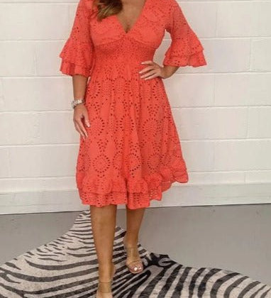 Avery – Robe midi romantique et élégante Lunara