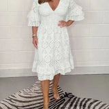 Avery – Robe midi romantique et élégante Lunara