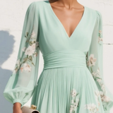 Maëlys – Robe midi plissée fleurie en chiffon col V